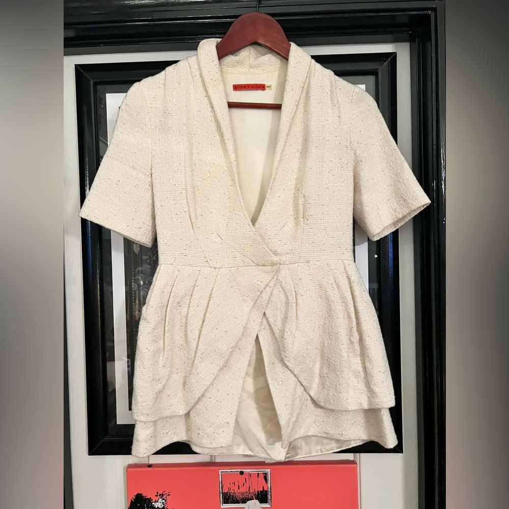 White metallic short sleeve tiered blazer sz XS